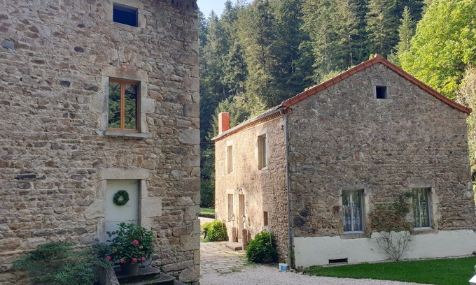Egliseneuve-des-Liards House | La Maison du Meunier. S'entourer de nature🌲