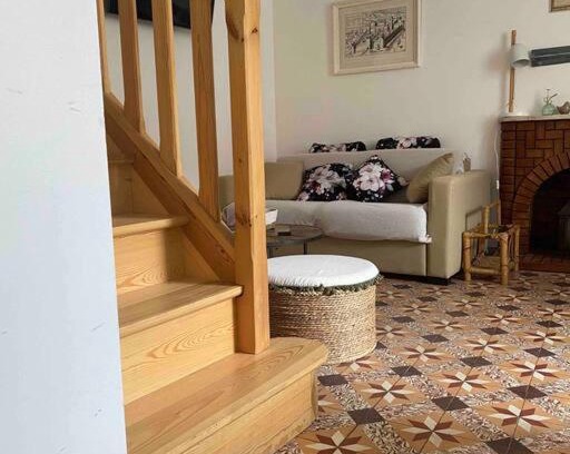 Roquefort-sur-Soulzon House | La Maison dans les remparts