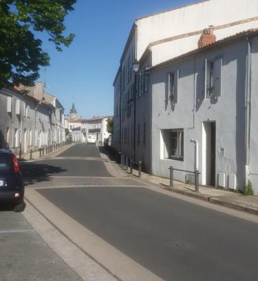 Dompierre-sur-Mer Villa | La Maison Blanche