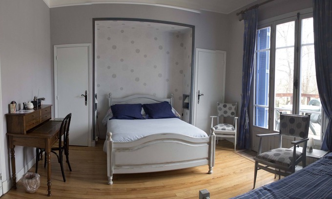 Lorp-Sentaraille Bed & Breakfast | La Maison Blanche