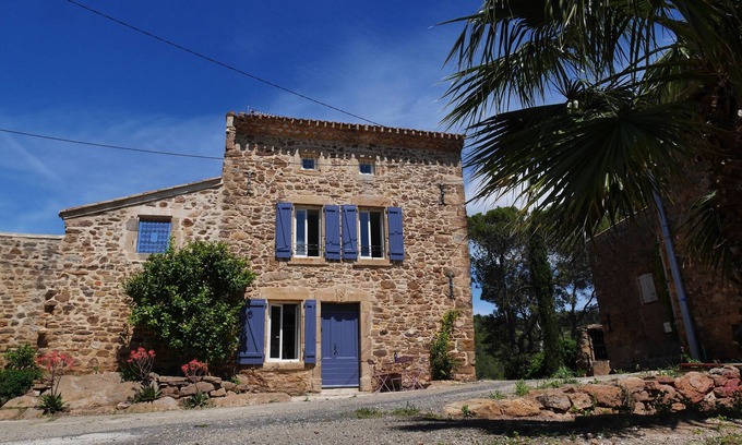 Quarante House | "La Maison Bleue" between vineyards and garrigue