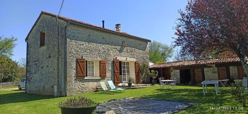 Verteuil-sur-Charente House | La maison de Marie
