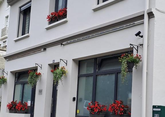 Capvern Apartment | La Maison de Jeanne