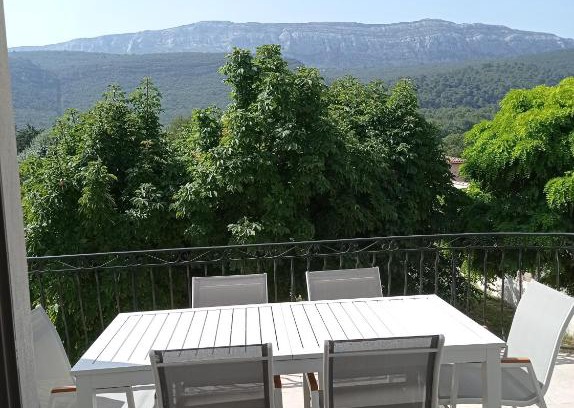 Nans-les-Pins House | LA MAISON DE PAPOU La Vigne A NANS LES PINS 83860