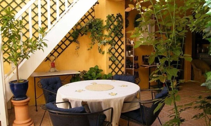 Caux House | La Maison de Rose - B&B