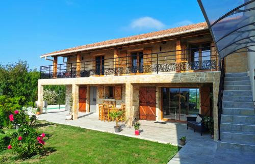 Parnans House | La Maison des Crêtes
