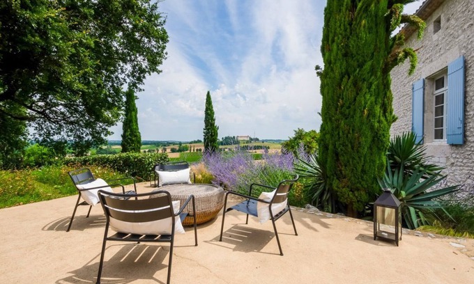 Loubezs-Bernac Villa | La Maison Des Moines