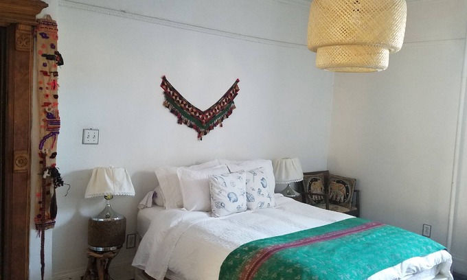 Bedford-Stuyvesant House | LA MAISON DES SIRENES 1, Bohemian and charm,ing 20mn away from city.