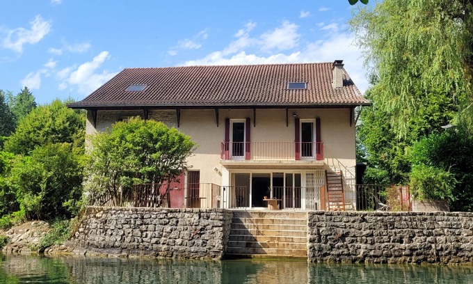 Vions House | La Maison du lac