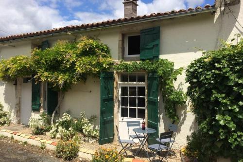 La Villedieu House | La Maison Glycine