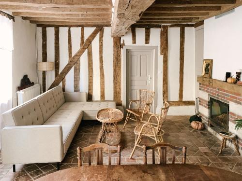 Villiers-Saint-Benoit House | La Maison Pieuse