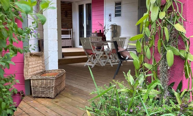Entre-Deux Condo | La Maison Rose