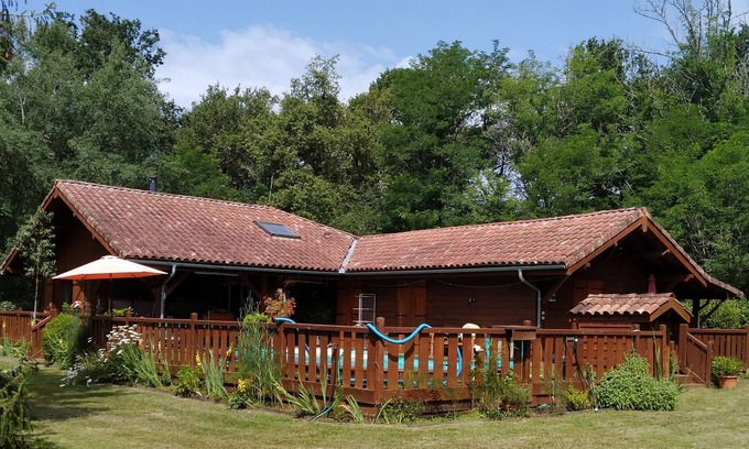 Sabres Ski Chalet | La Maison "Toutembois" and its swimming pool terrace in the heart of nature, 4 bedrooms, 8/10 pers.