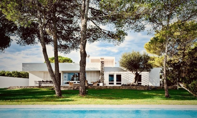 San Antonio Bay Villa | La Moreneta 1964 villa with large pool