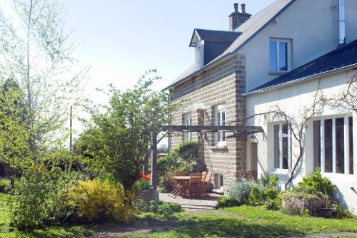 Buais-les-Monts Bed & Breakfast | La Nesliere Chambres d'Hôtes Bio