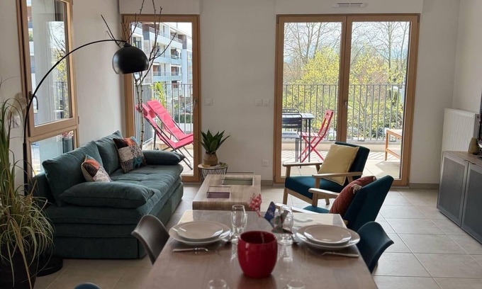 Aix-les-Bains Apartment | La parenthèse du lac - Lake view and private parking 4*