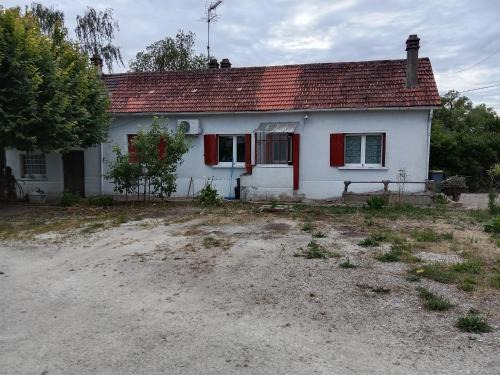 Saint-Christophe-en-Bazelle House | La petite maison des villages