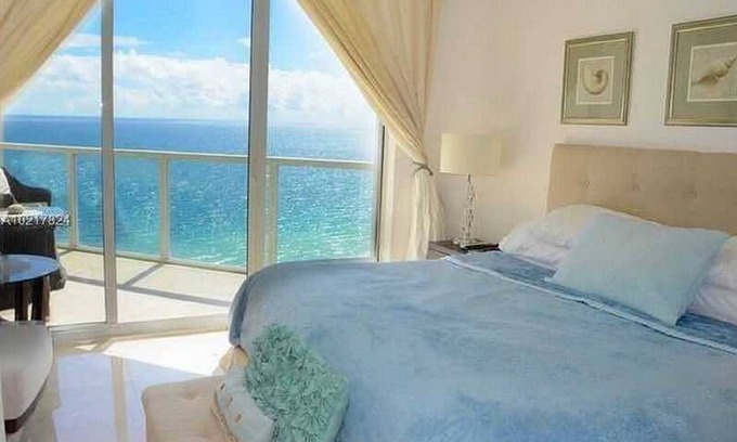 Sunny Isles Beach Apartment | La Perla 5 star Condo STR-00547