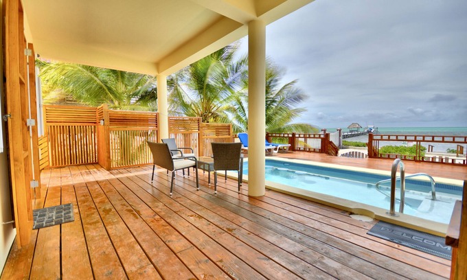 San Pedro House | La Perla Azul 3BR: Private pool, beachfront, views, kayaks, more!