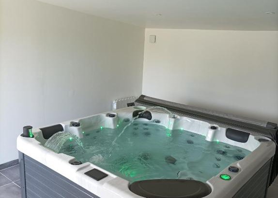 Pleine-Fougeres House | La Petite Baie