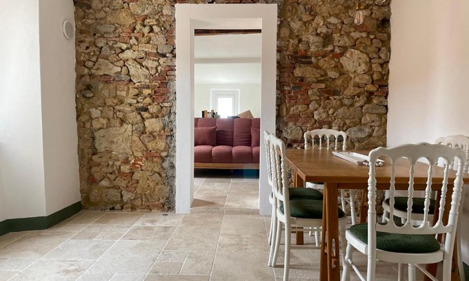 Casale Marittimo Apartment | La Petite Fenêtre