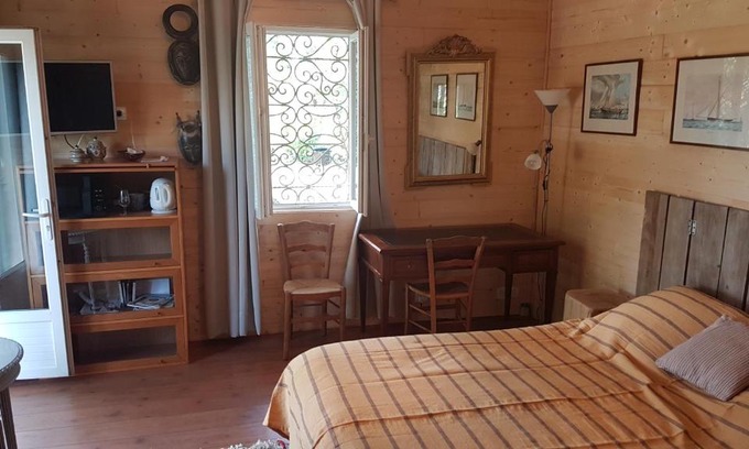 Saint-Antoine-de-Breuilh Bed & Breakfast | La petite Boulandre