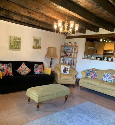 Oradour-Saint-Genest House | la Petite Maison De Vacances