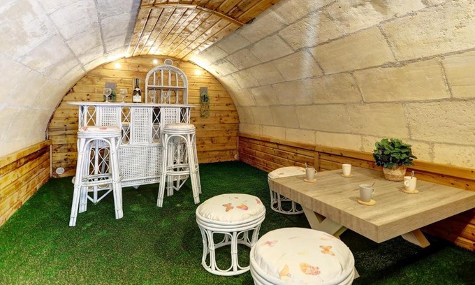 Acy House | La Petite Maison Du Montjard