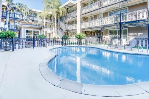Metairie Apartment | LA Plaza Apartments