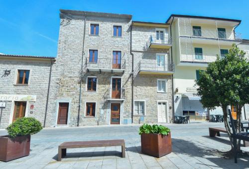 Ollolai House | La plaza