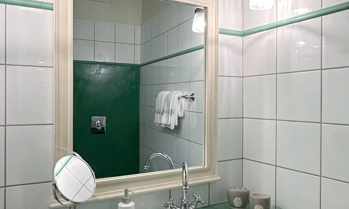 Vacqueyras Apartment | LA PONCHE - Green Room