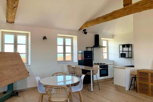 Montbrison Apartment | La providence, surplombant la ville