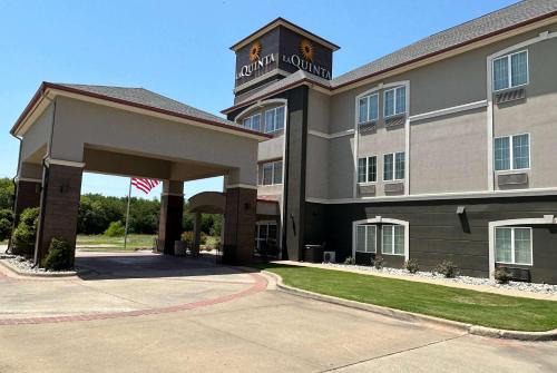 Sulphur Springs Hotel | La Quinta by Wyndham Sulphur Springs