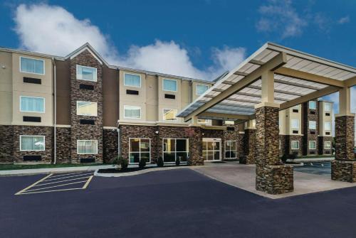 Collinsville Hotel | La Quinta by Wyndham Collinsville - St. Louis