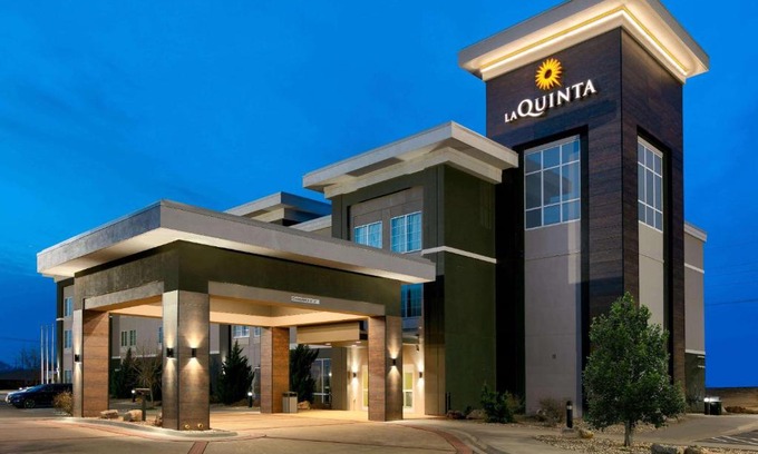 Clinton Hotel | La Quinta by Wyndham Clinton Historic Route 66