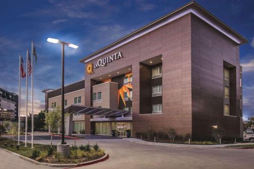 Park Central Hotel | La Quinta by Wyndham Dallas - Richardson