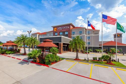 Northeast Houston Hotel | La Quinta by Wyndham Houston Channelview