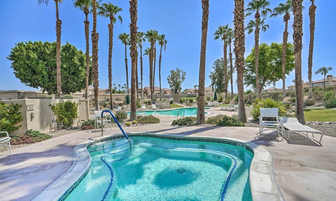 La Quinta Condo | La Quinta Condo w/Country Club Amenities!