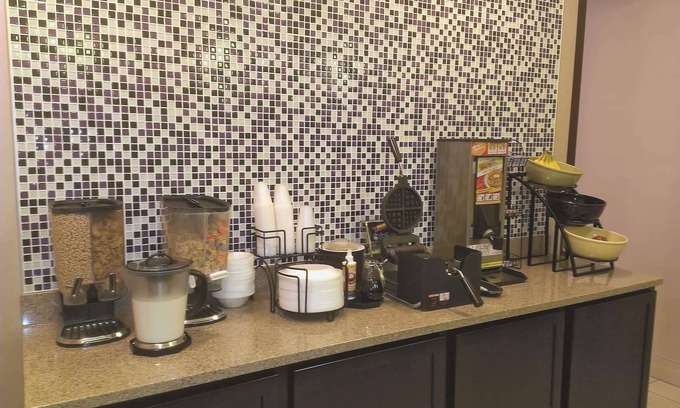 Lincoln Hotel | La Quinta Inn by Wyndham Lincoln, NE