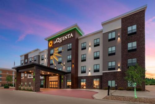 Coralville Hotel | La Quinta Inn & Suites by Wyndham Coralville Iowa City