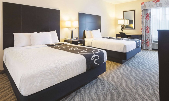 Glen Rose Hotel | La Quinta Inn & Suites by Wyndham Glen Rose