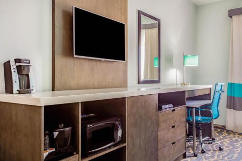Roanoke Hotel | La Quinta Inn & Suites by Wyndham Northlake Ft. Worth