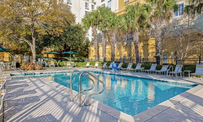 Shearer Hills - Ridgeview Hotel | La Quinta Inn & Suites by Wyndham San Antonio Airport