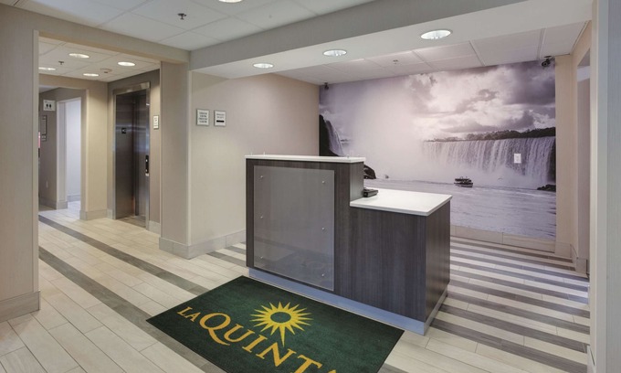 Batavia Hotel | La Quinta Inn & Suites by Wyndham Batavia