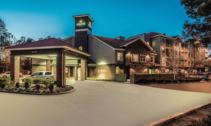 Woodlands Village Hotel | La Quinta Inn & Suites by Wyndham Flagstaff