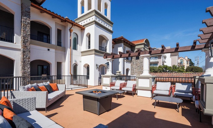 Beach Hill - Beach Flats Hotel | La Quinta Inn & Suites by Wyndham Santa Cruz