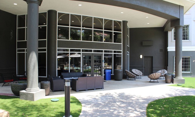 Dallas Hotel | La Quinta Inn & Suites by Wyndham Dallas - Addison Galleria