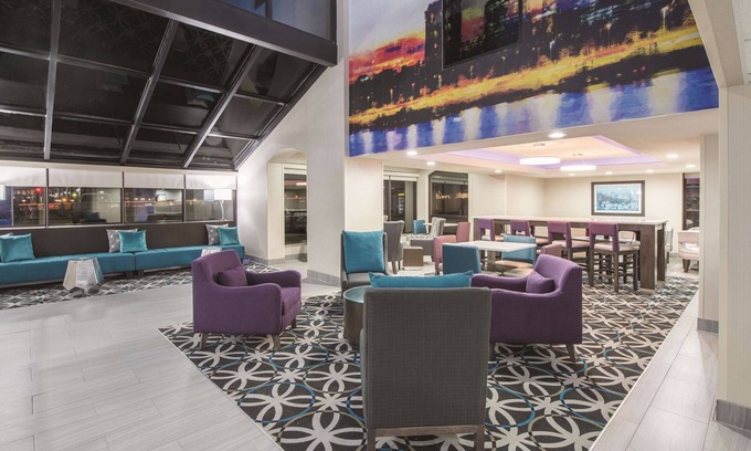Festus Hotel | La Quinta Inn & Suites by Wyndham Festus - St. Louis South