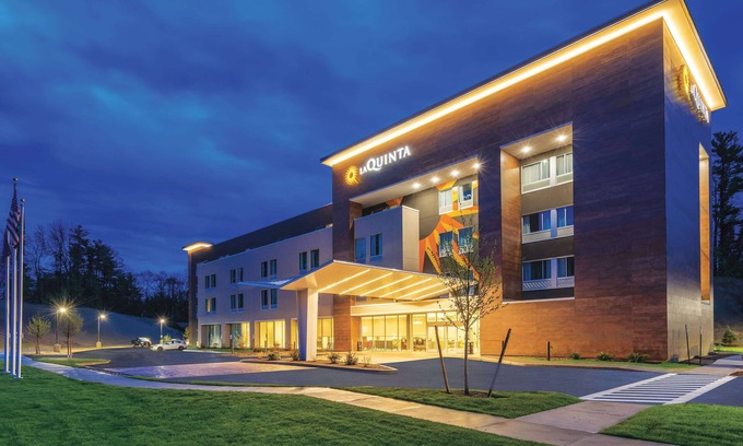 Clifton Park Hotel | La Quinta Inn & Suites by Wyndham Clifton Park/Saratoga Area
