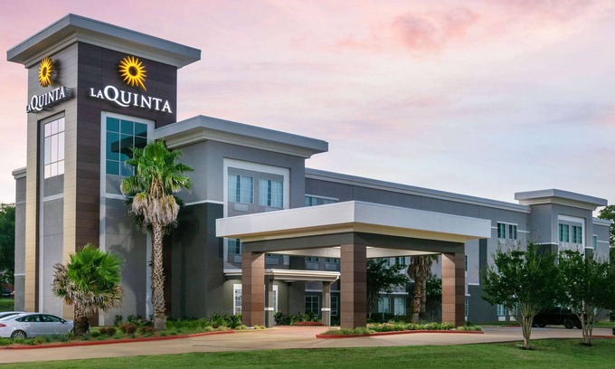 Jacksonville Hotel | La Quinta Inn & Suites by Wyndham Jacksonville TX